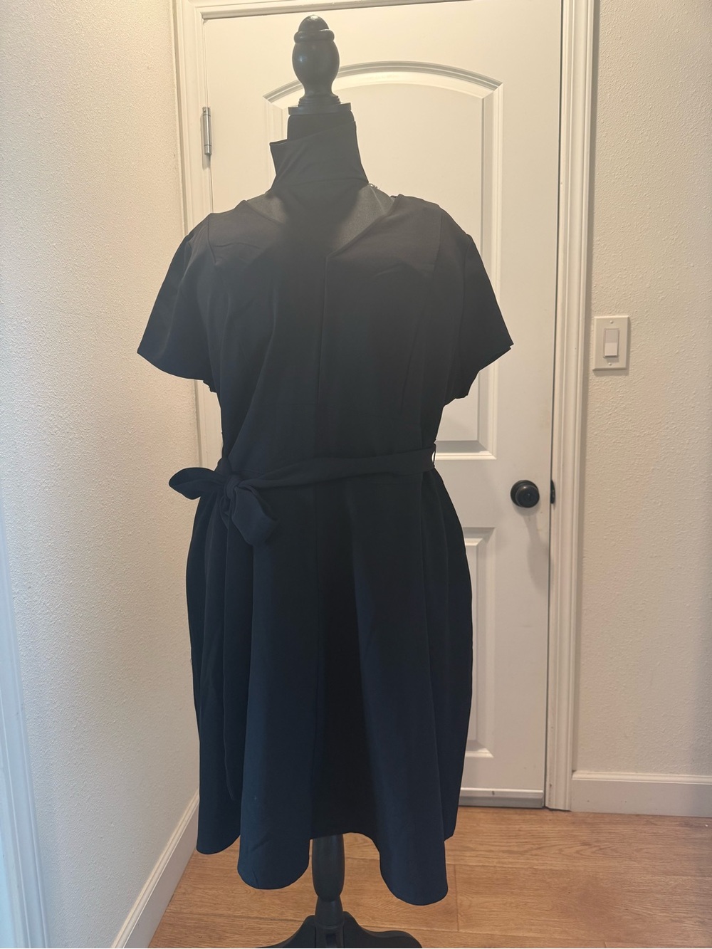Lane Bryant Classic Black Short-Sleeve Tie-Waist Dress NWT Size 20